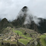Melhor época para viajar para o Peru: Machu Picchu em meio à névoa
