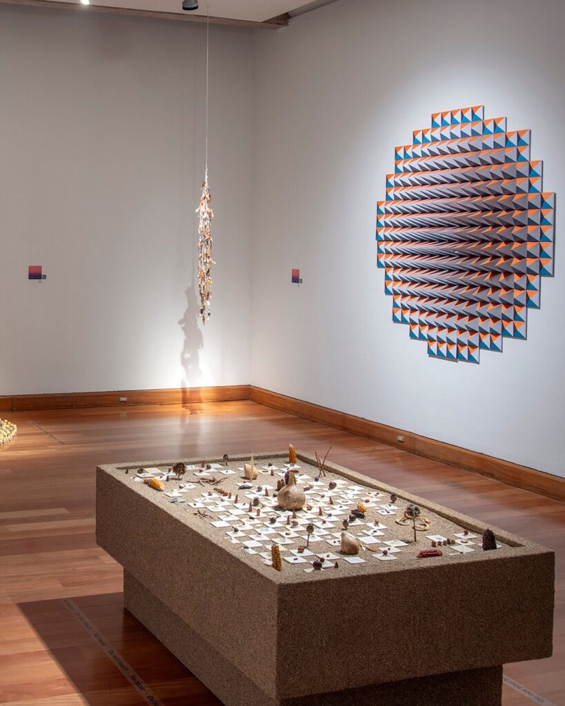 o que fazer em santiago chile: Museu de Artes Visuales, exposição com arte contemporânea e esculturas