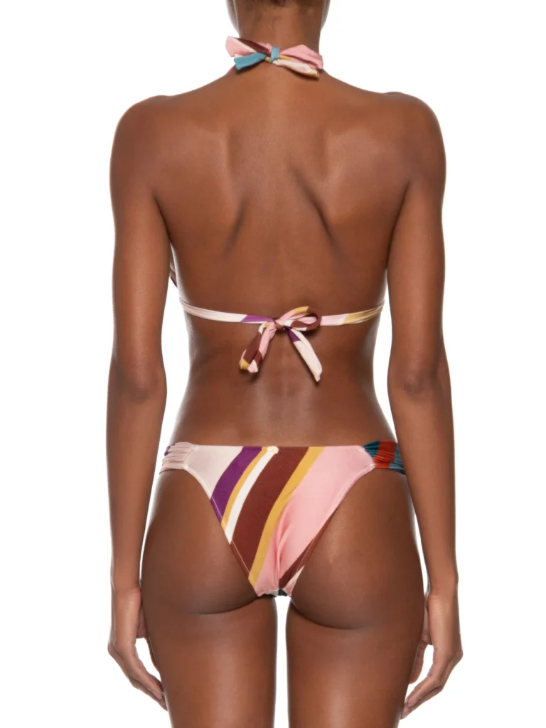 Biquíni listrado multicolorido essencial para mala no nordeste com argolas resinadas e design geométrico da Adriana Degreas
