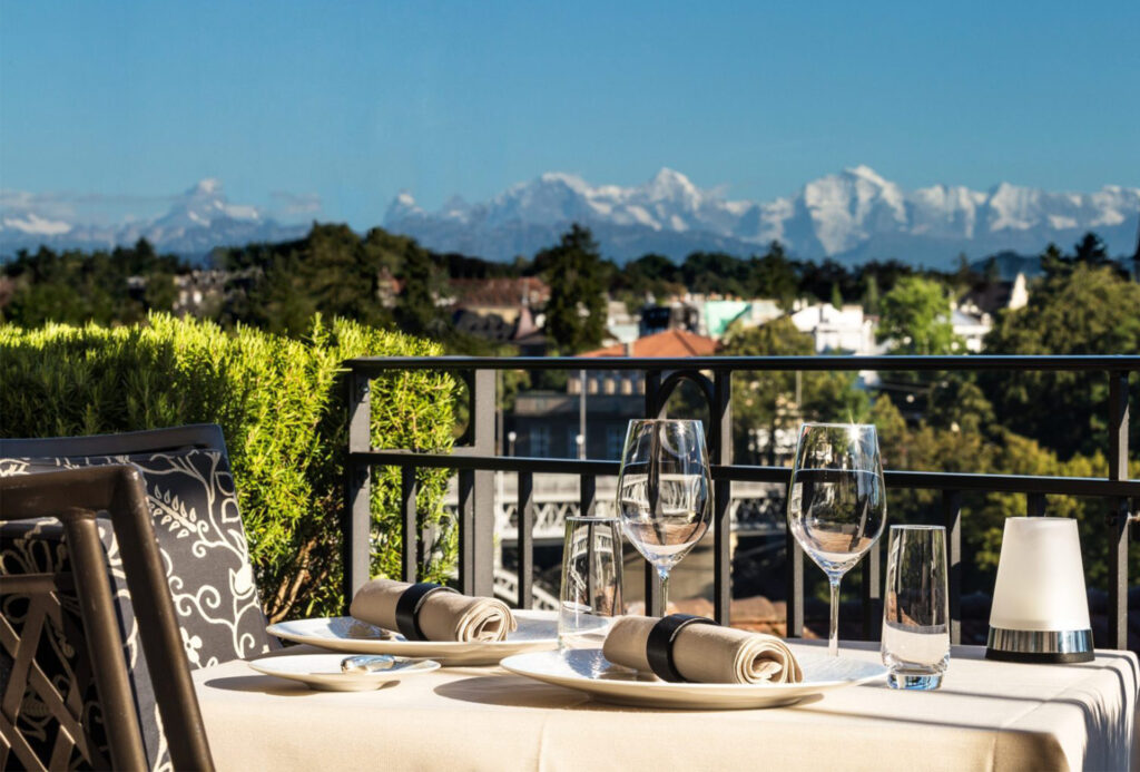 Varanda do Bellevue Palace, um dos hotéis em Berna