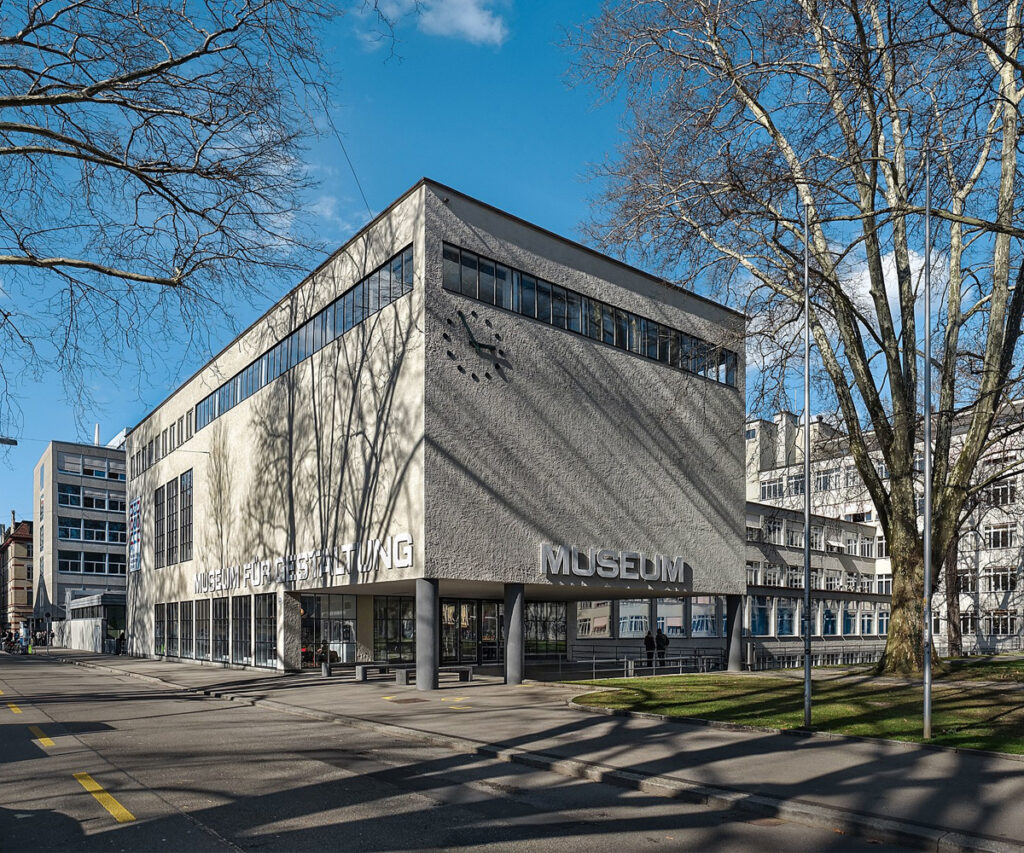 Museus em Zurique: fachada do Museu de Design na Ausstellungsstrasse, edifício modernista com coleção de design