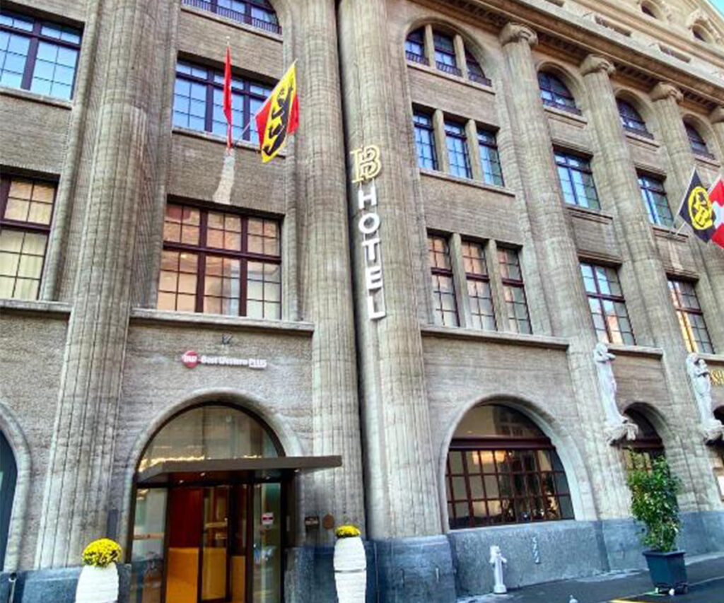 Onde ficar em Berna: hotel de luxo com fachada histórica e entrada acolhedora.