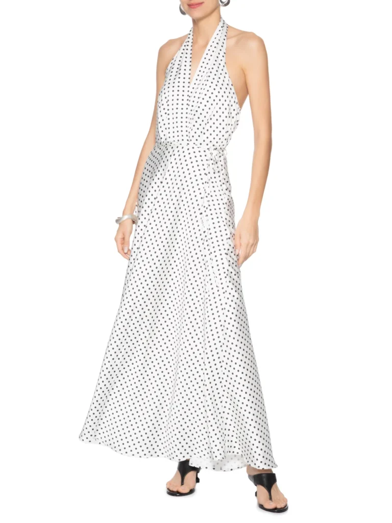 Vestido longo off-white com estampa poá e alças que prendem no pescoço, modelo elegante para mala para o nordeste