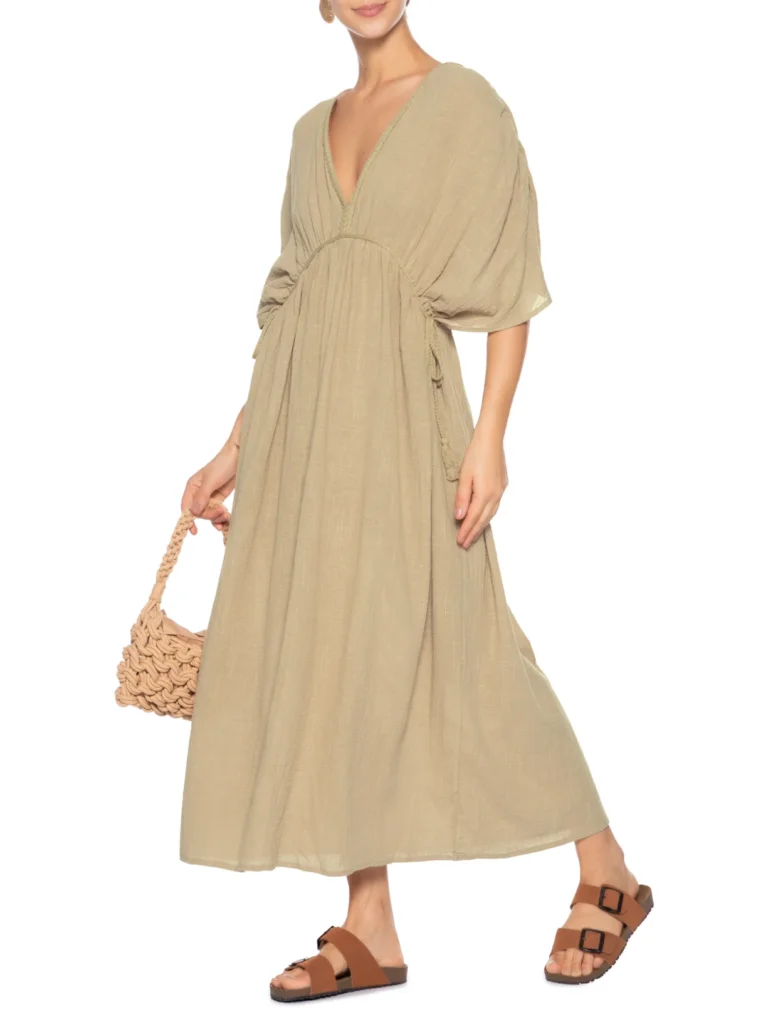 Vestido midi branco com alças finas reguláveis e detalhe de nó frontal, peça leve ideal para mala para o nordeste