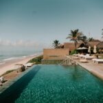 Resorts no nordeste: Kenoa Exclusive Beach Spa com piscina infinita e vista para o mar.