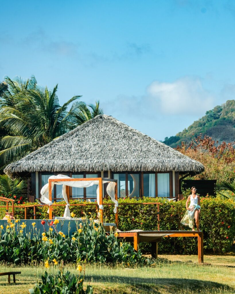 Resort Nannai Noronha com bangalô rústico e vista para o mar em Fernando de Noronha