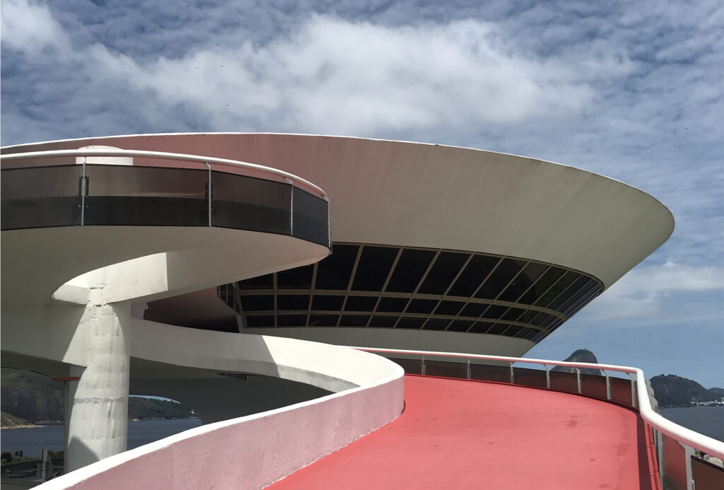 Fachada do Museu de Arte Contemporânea em niterói no Rio de Janeiro