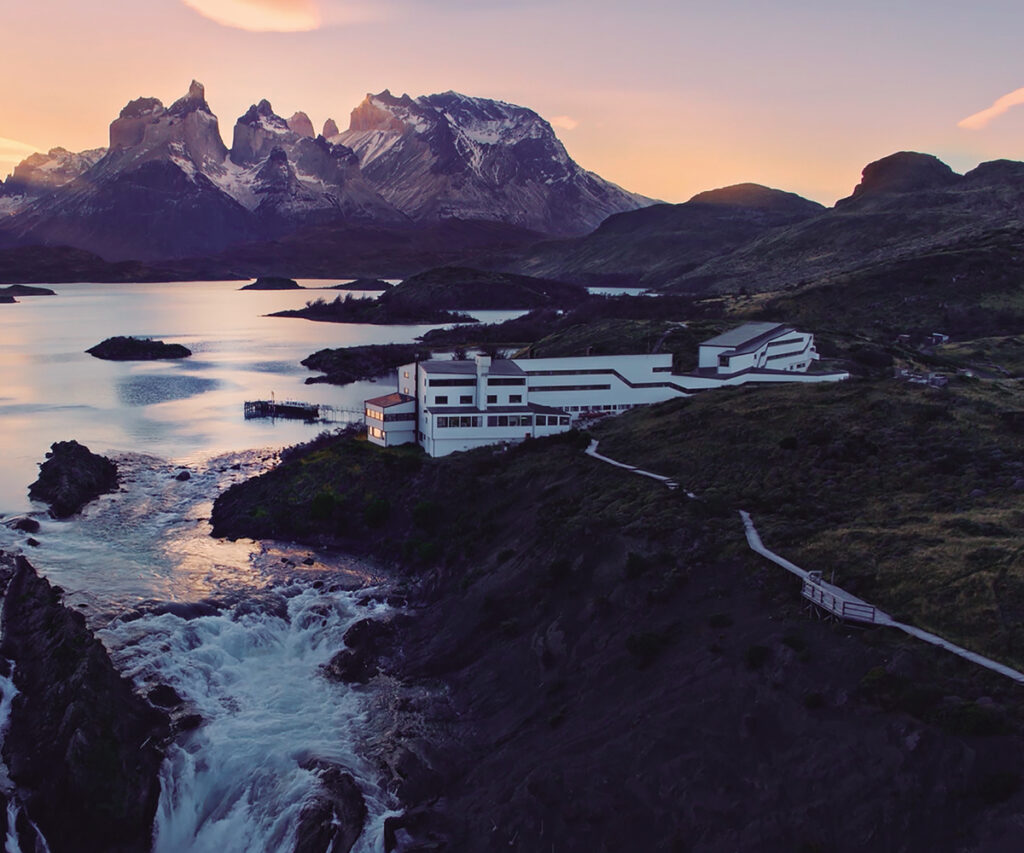 Hospedagem em Torres del Paine: Explora Torres del Paine ao lado do Lago Pehoé.