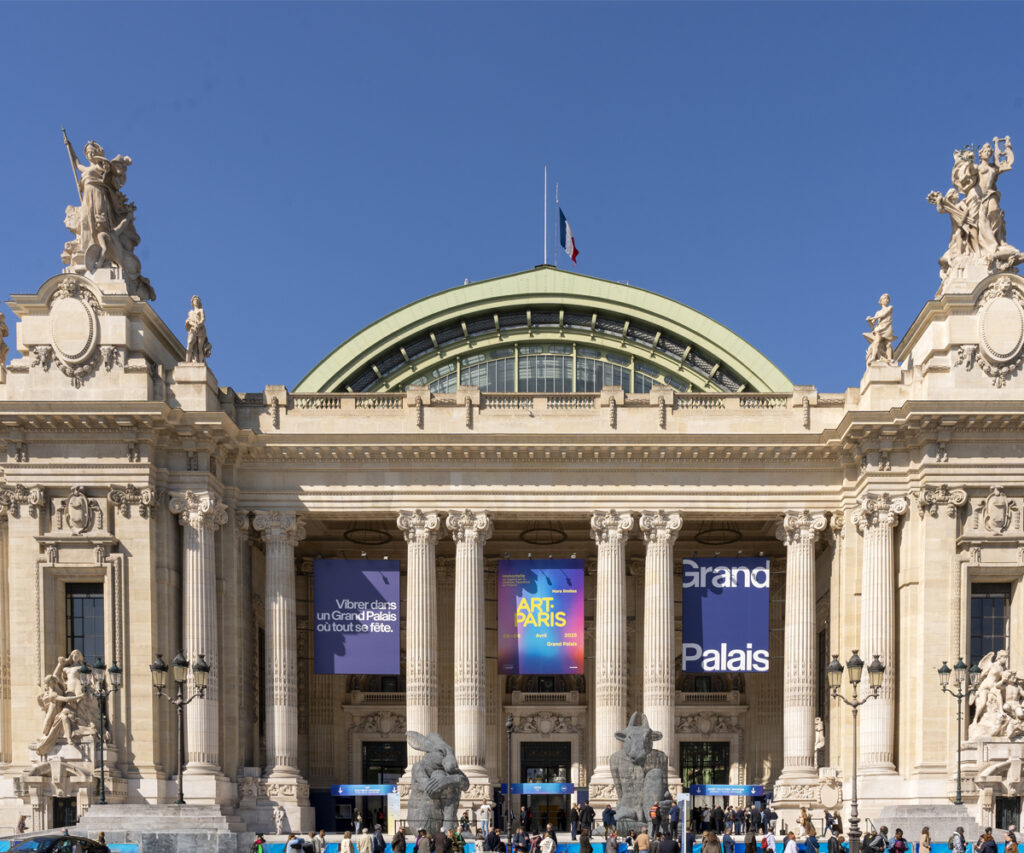 Art Paris Grand Palais: fachada do Grand Palais em Paris com exposições artísticas
