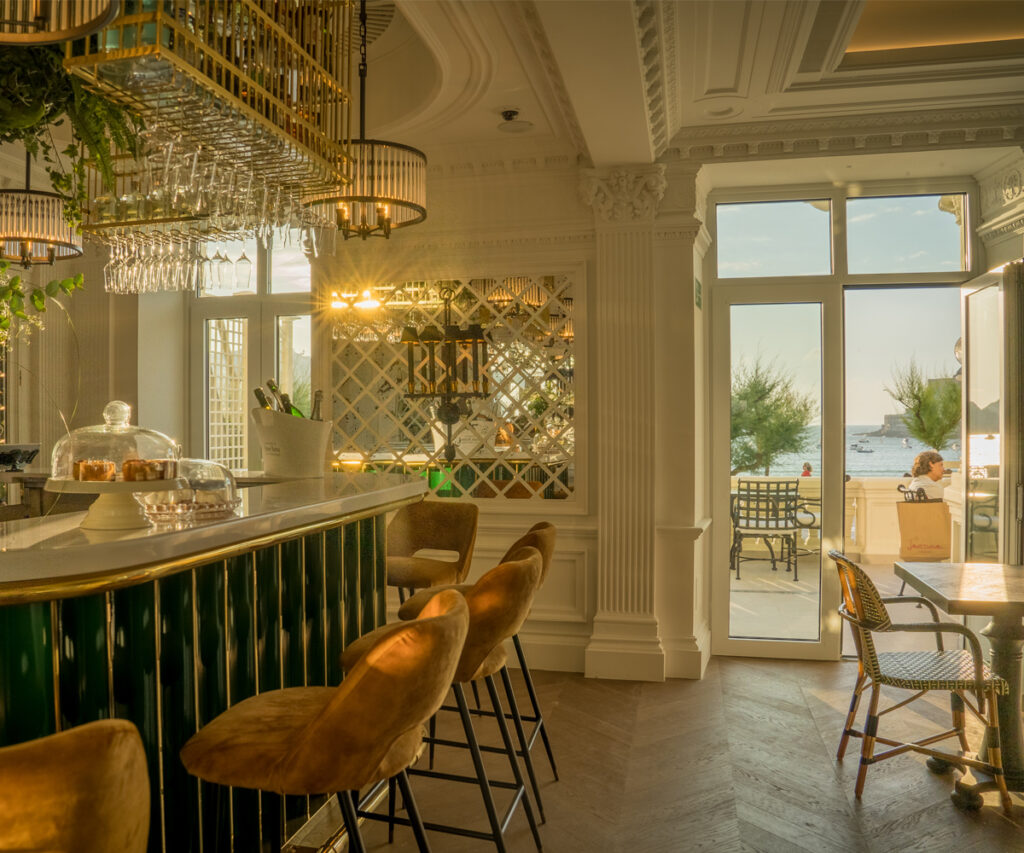 San Sebastian Espanha: Restaurante Amelia by Paulo Airaudo com decoração moderna e sofisticada.