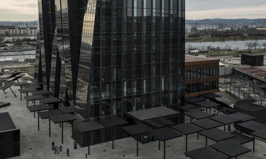 fachada do dc towera, exemplo de arquitetura em Viena