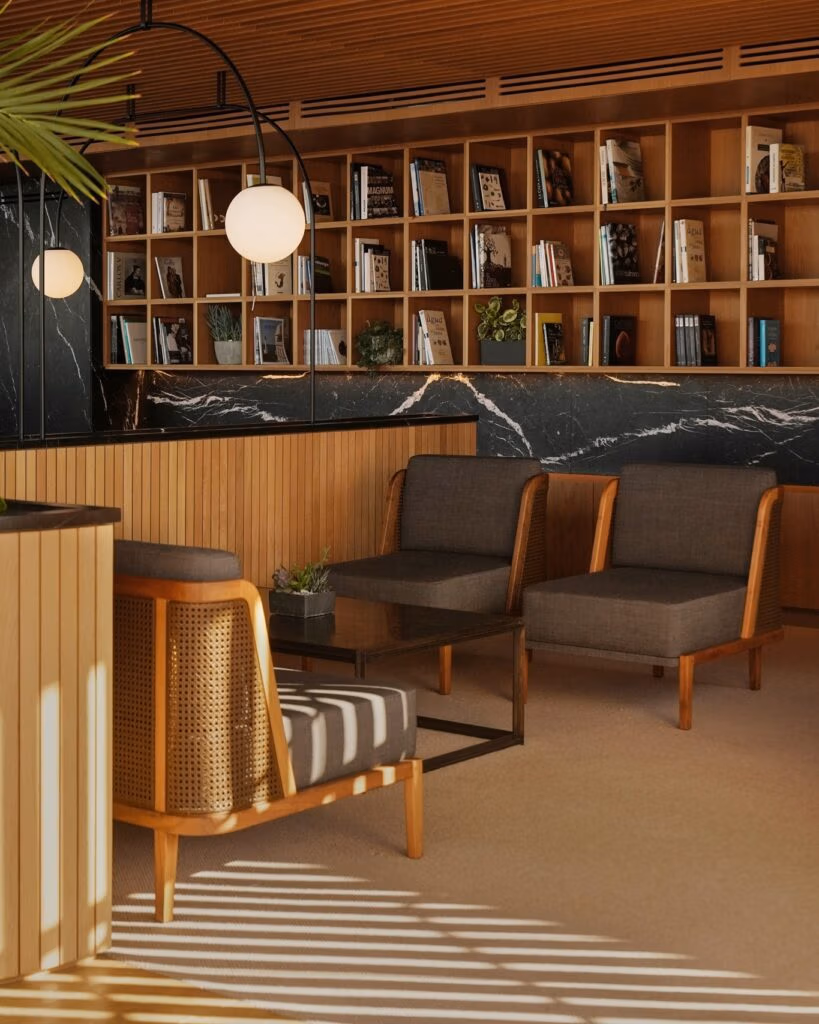 Biblioteca e lounge de design com estantes de madeira e balcão de mármore preto no Hotel Akelarre San Sebastian.