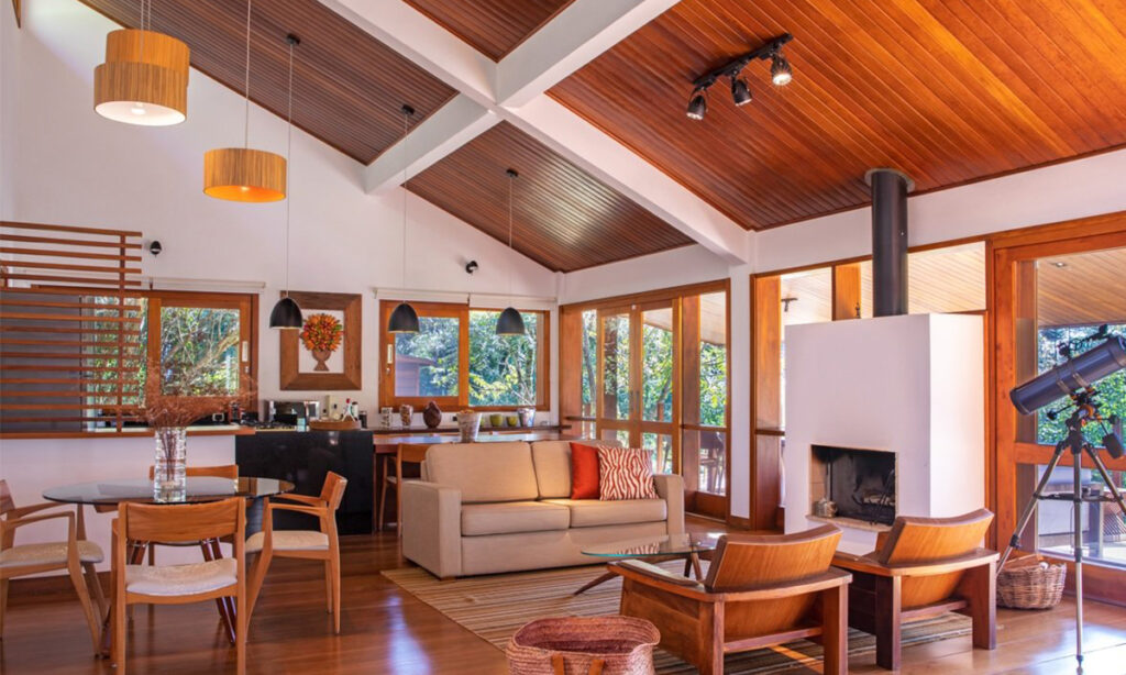 salas de estar e de jantar da casa da mantiqueira