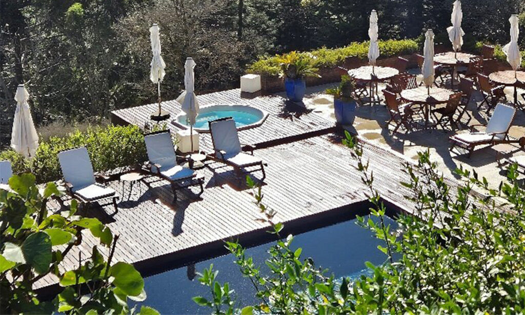 Piscina da área comum da pousada do cedro