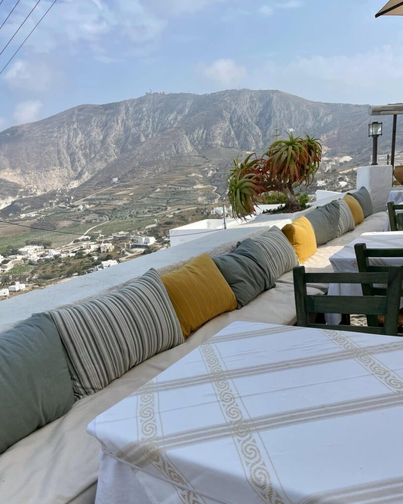vista do metamaximas, um dos melhores restaurantes de Santorini