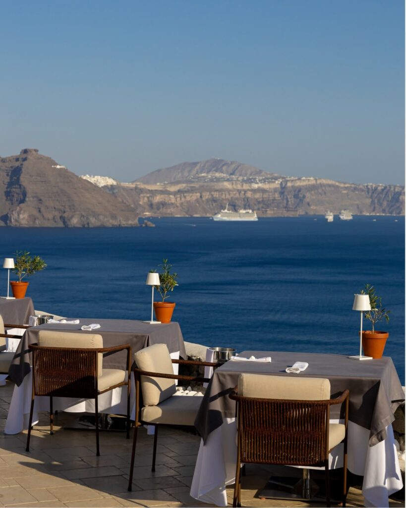 Vista do restaurante Petra, um dos melhores restaurantes de Santorini