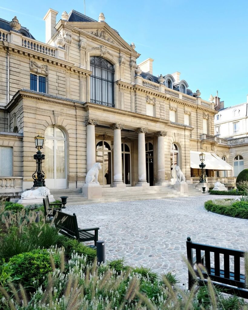 Fachada neoclássica do Musée Jacquemart-André, imperdível entre os museus pequenos em paris.