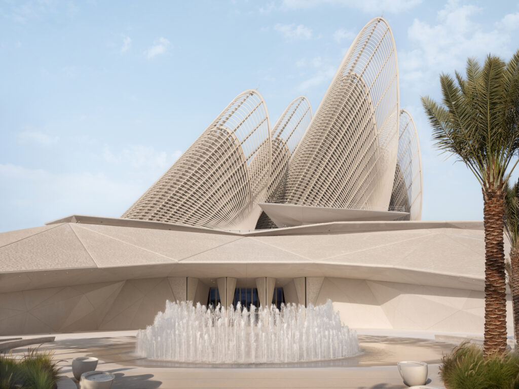 Fachada do Zayed National Museum com torres em formato de asas de falcão sobre monte integrado e fonte ornamental frontal.