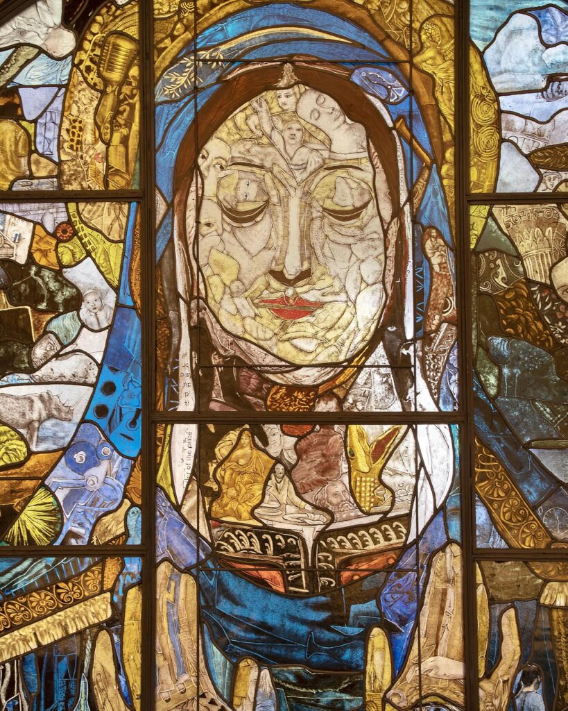 Vitral de Vik Muniz na Capela Santa Luzia da Cidade Matarazzo em passeios de arquitetura em são paulo.