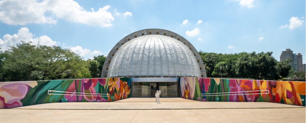 Cúpula do Orquidário Ruth Cardoso no Parque Villa-Lobos para passeios de arquitetura em são paulo.