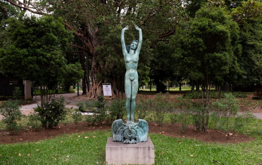 Jardim das Esculturas na Pinacoteca com arte ao ar livre para passeios de arquitetura em são paulo.