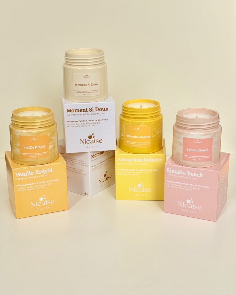 Velas aromáticas artesanais Nicaise em frascos pastel no setor Fragrance e Ambiance da Maison e Objet.