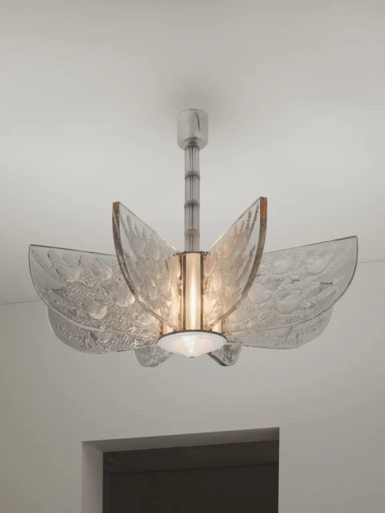 Lustre Art Déco Alger 1 aceso em vidro moldado e metal niquelado, criado por René Lalique em 1930.