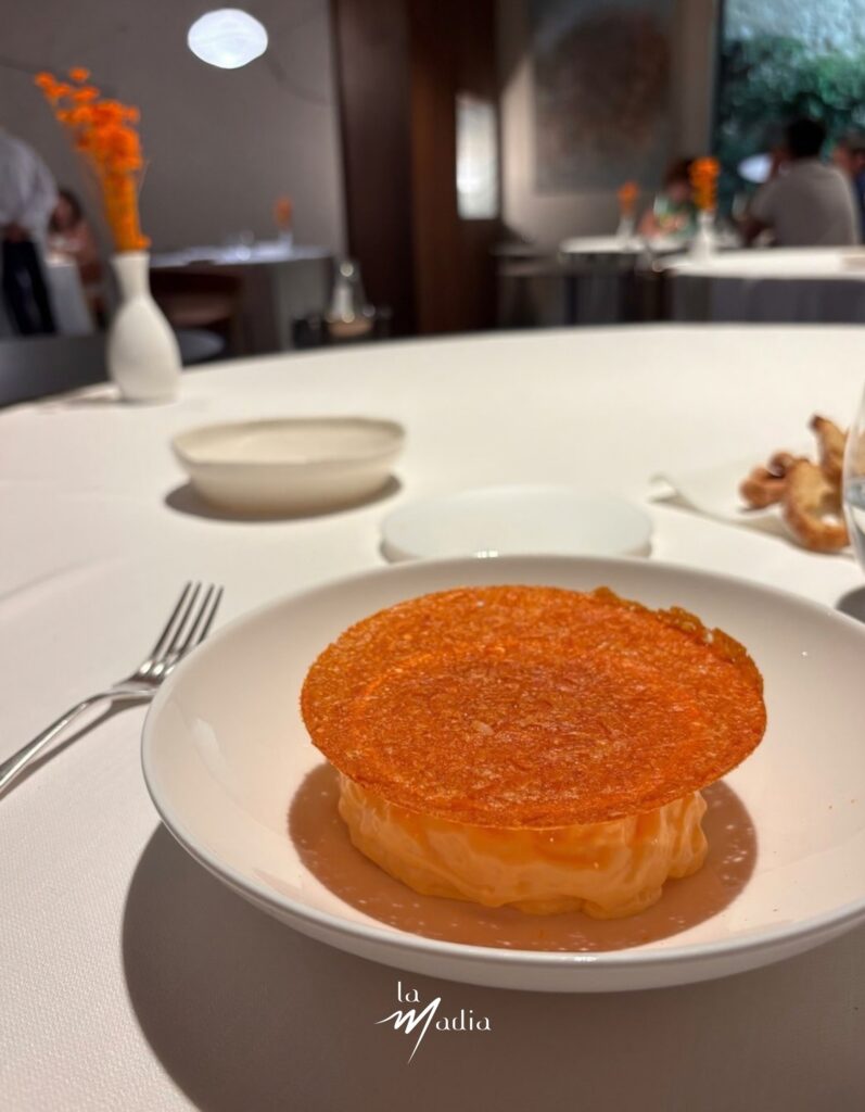 Criação gastronômica autoral do chef Pino Cuttaia no La Madia em Licata, joia da Sicília entre os restaurantes mais belos da Itália.